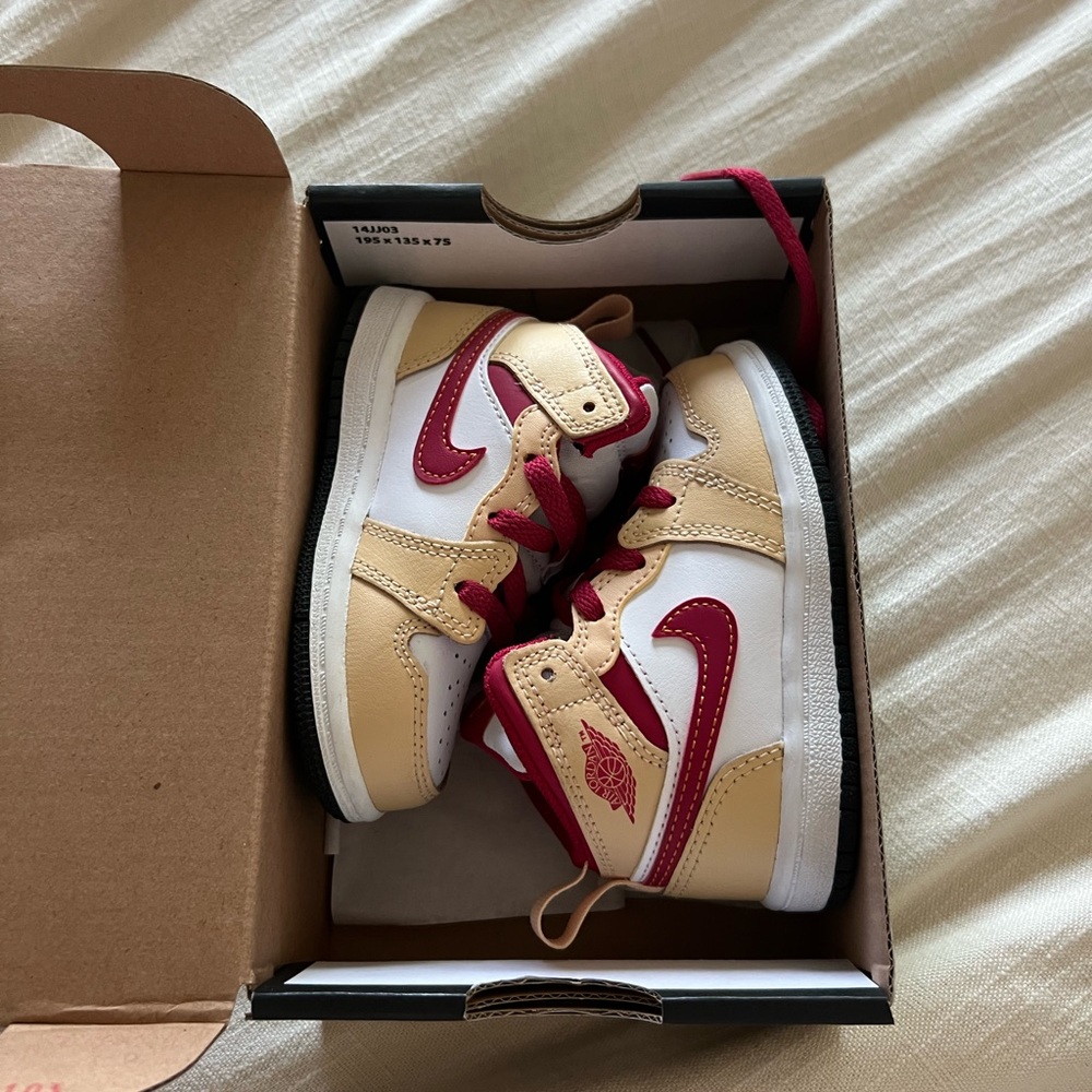 New in Box Toddler Air Jordan Nike Tennis Shoe - Picture 7 of 8